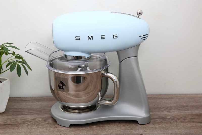 Máy trộn bột đa năng Smeg SMF02PBEU (535.43.608)