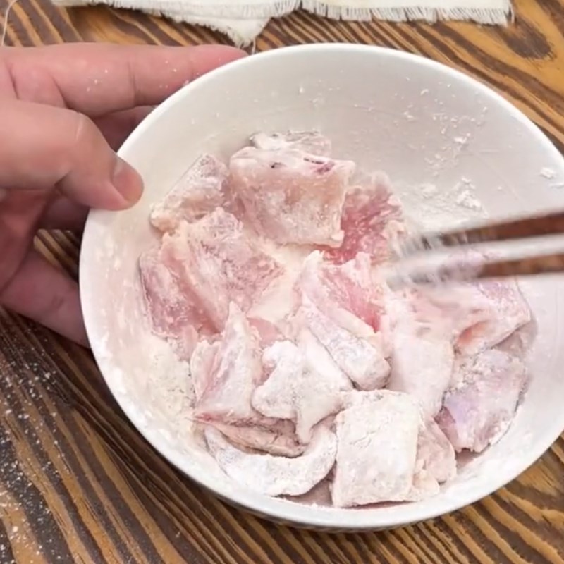 Bước 2 Chiên cá Cá diêu hồng sốt cam (Công thức được chia sẻ từ Tiktok vào bếp cùng Điện máy XANH)