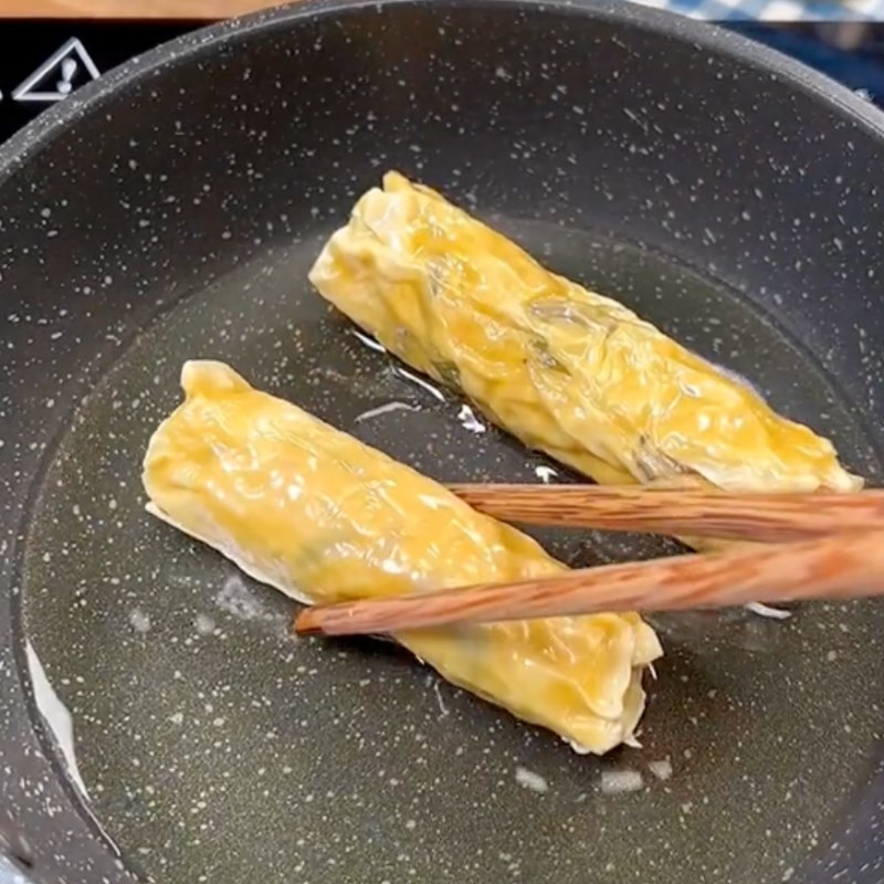 Bước 5 Chiên chả giò Chả giò chay tàu hũ ky (Công thức được chia sẻ bởi Tiktok Bếp chay XANH)