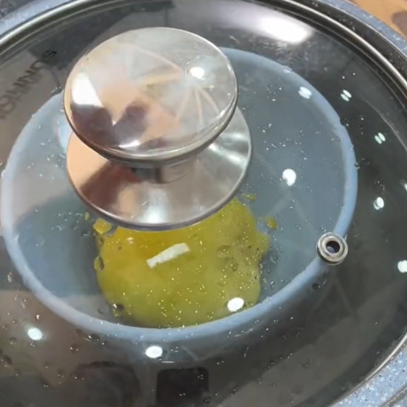 Bước 2 Hấp khoai Tôm bọc khoai tây chiên xù (Công thức được chia sẻ từ Tiktok Vào bếp cùng Điện máy XANH)