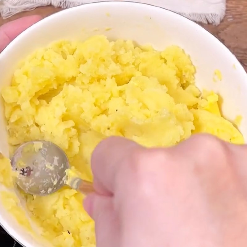 Bước 2 Làm khoai tây nghiền Nấm đùi gà áp chảo