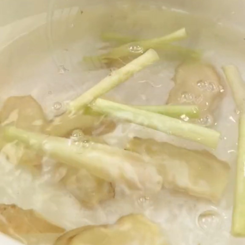 Bước 2 Luộc ốc Ốc bươu sốt thái (Công thức được chia sẻ từ Tiktok Vào bếp cùng Điện máy XANH)