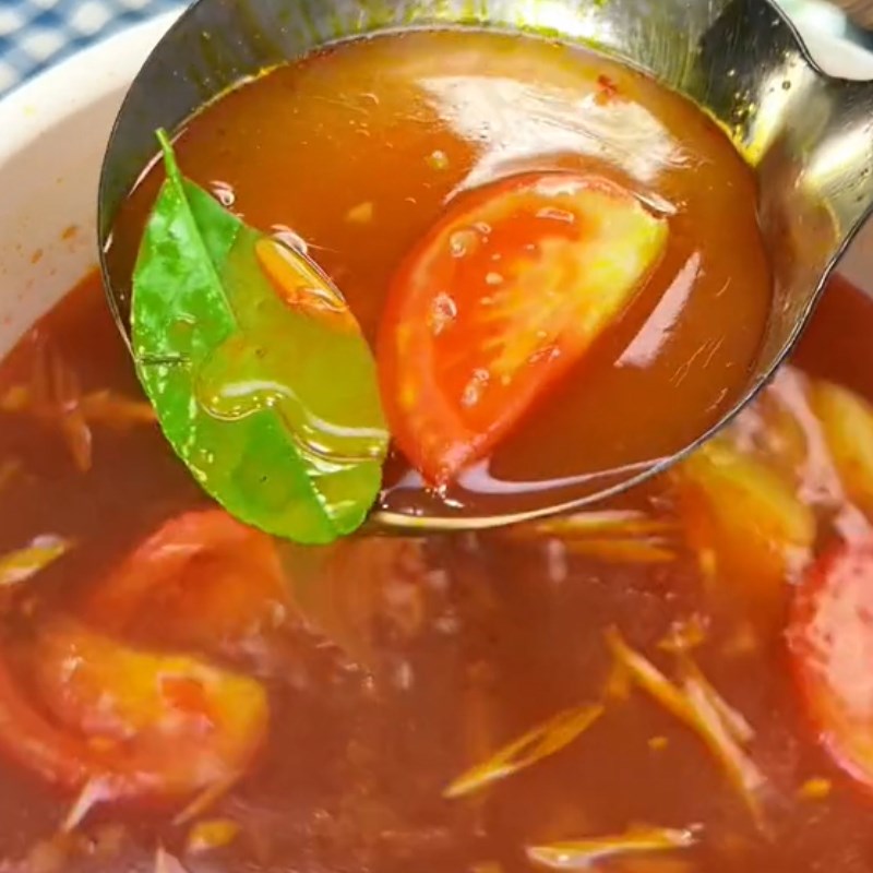 Bước 3 Nấu nước dùng Bún nghêu chua cay (Công thức được chia sẻ từ Tiktok Vào bếp cùng Điện máy XANH)