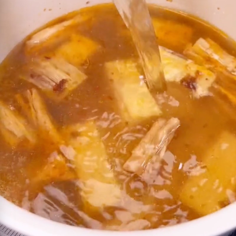 Bước 4 Nấu nước dùng Bún gỏi già chay (Công thức được chia sẻ bởi Tiktok Bếp chay XANH)