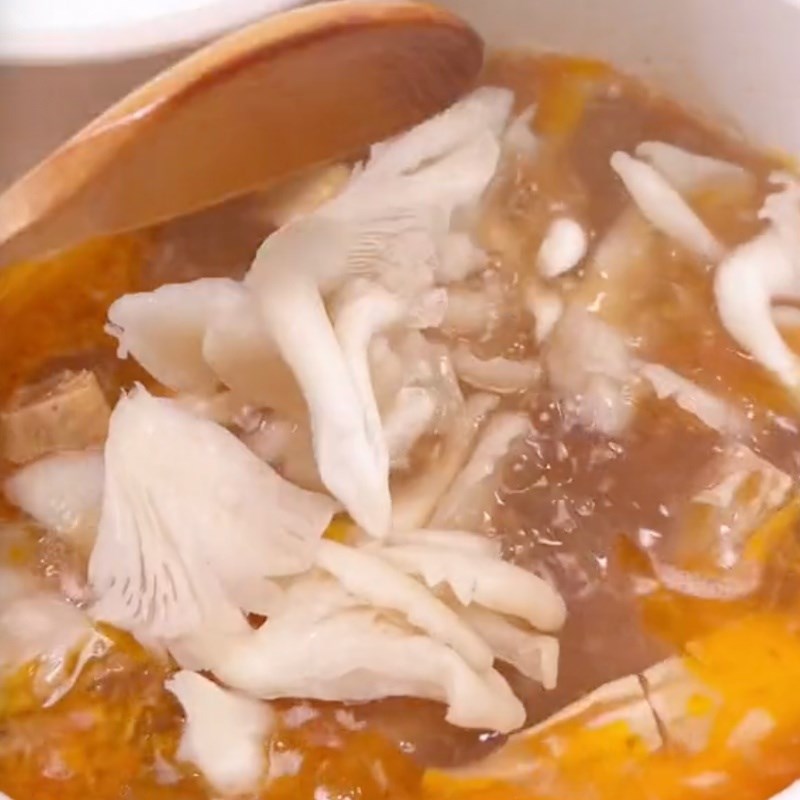 Bước 4 Nấu nước dùng Bún gỏi già chay (Công thức được chia sẻ bởi Tiktok Bếp chay XANH)