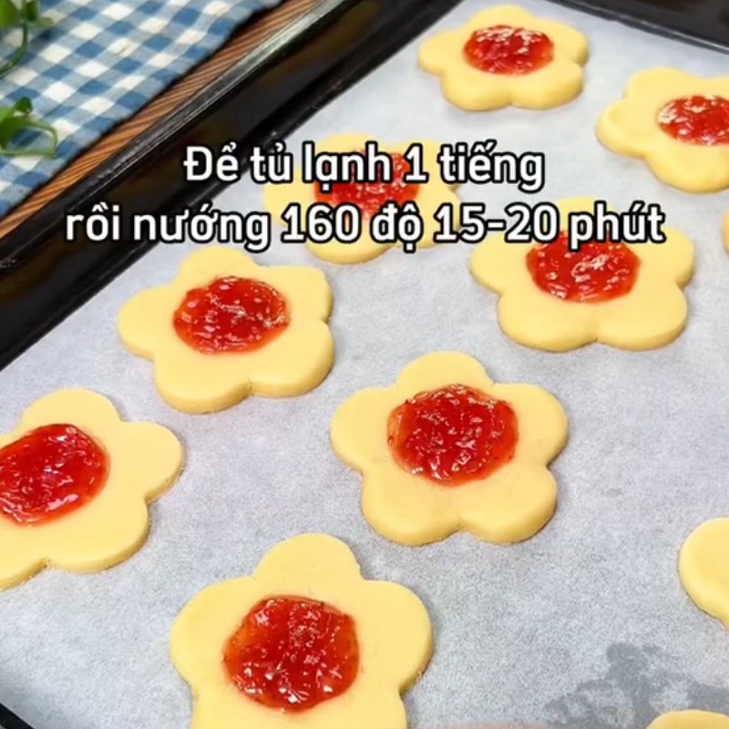 Bước 3 Nướng bánh Bánh quy mứt dâu (Công thức được chia sẻ từ Tiktok Vào bếp cùng Điện máy XANH)