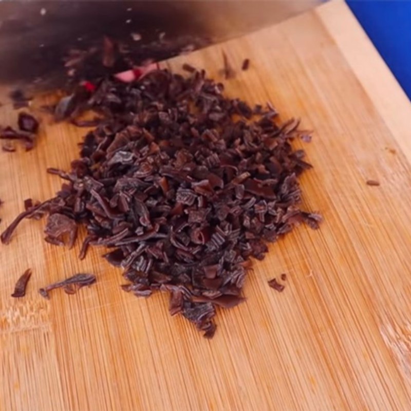 Bước 2 Sơ chế nấm Xôi mặn chay (Công thức được chia sẻ bởi Tiktok Bếp chay XANH)