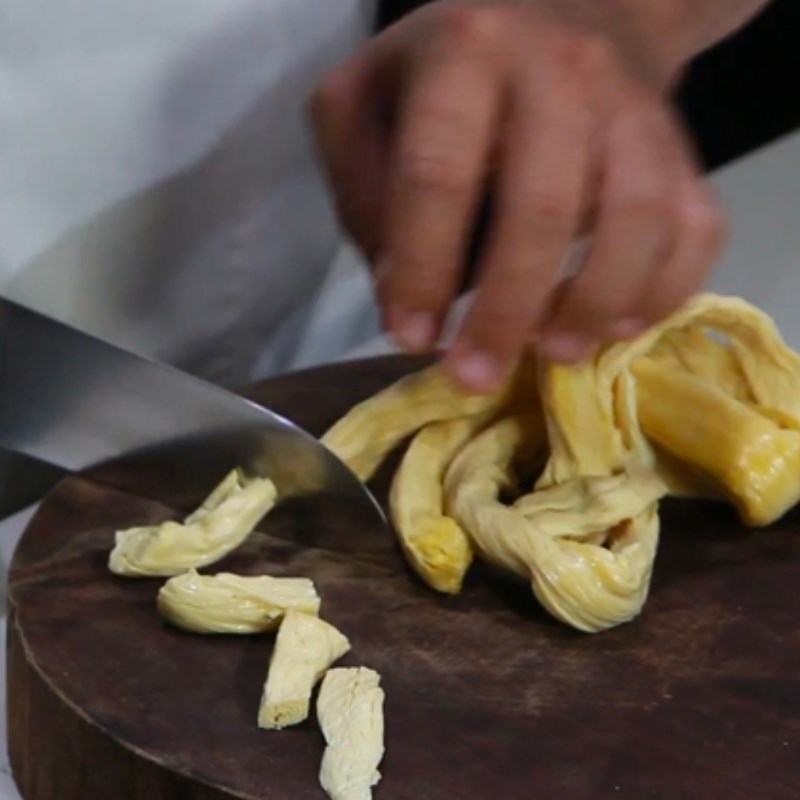 Bước 1 Sơ chế nguyên liệu Bún gỏi già chay (Công thức được chia sẻ bởi Tiktok Bếp chay XANH)