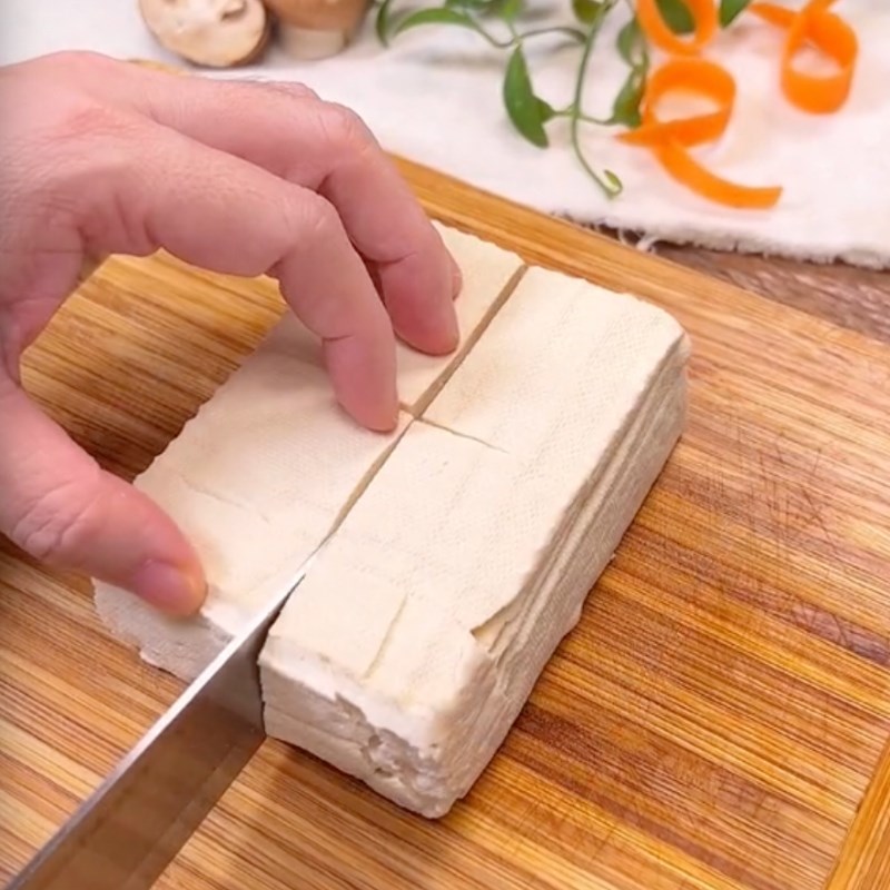 Bước 1 Sơ chế nguyên liệu Đậu hũ hấp nấm (Công thức được chia sẻ bởi Tiktok Bếp chay XANH)