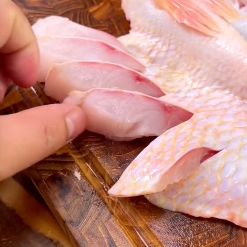 Bước 1 Sơ chế nguyên liệu Cá diêu hồng xốt cay hấp cuốn bánh tráng