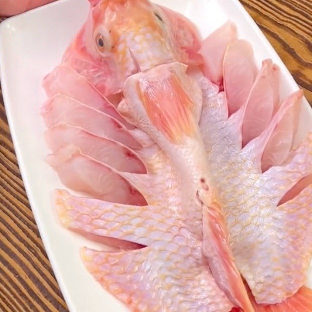 Bước 1 Sơ chế nguyên liệu Cá diêu hồng xốt cay hấp cuốn bánh tráng