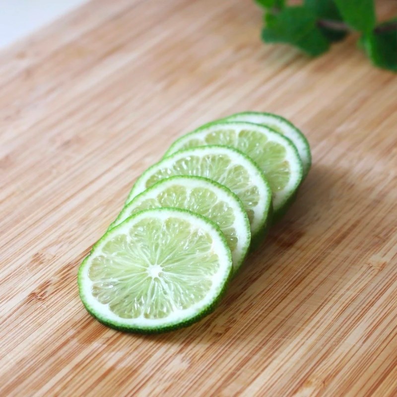 Bước 1 Sơ chế nguyên liệu Gỏi đu đủ Thái chay (Công thức được chia sẻ bởi Tiktok Bếp chay XANH)