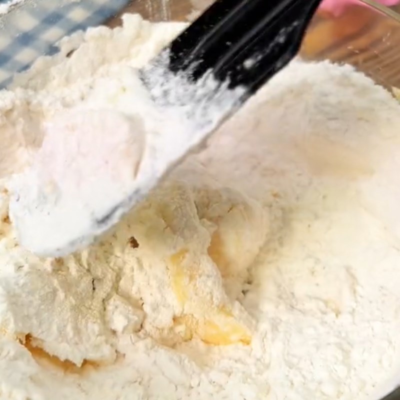 Bước 1 Trộn bột Bánh quy mứt dâu (Công thức được chia sẻ từ Tiktok Vào bếp cùng Điện máy XANH)