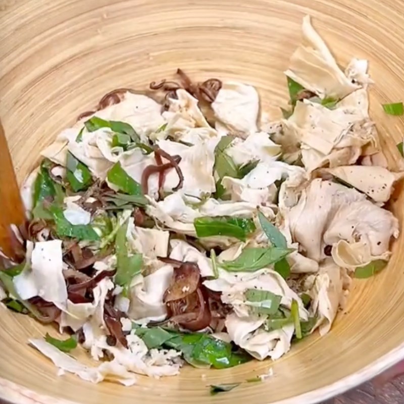 Bước 3 Trộn nhân Chả giò chay tàu hũ ky (Công thức được chia sẻ bởi Tiktok Bếp chay XANH)