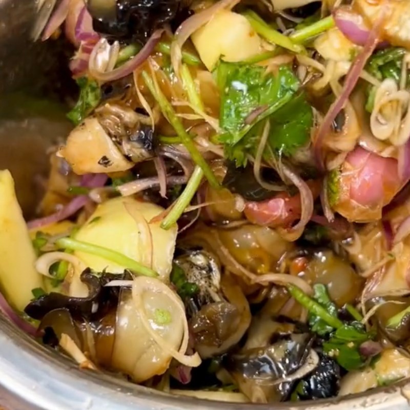 Bước 4 Trộn ốc bươu Ốc bươu sốt thái (Công thức được chia sẻ từ Tiktok Vào bếp cùng Điện máy XANH)