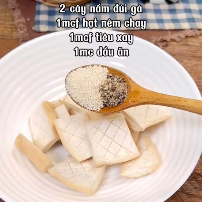 Bước 2 Ướp nấm Nấm đùi gà sốt mè