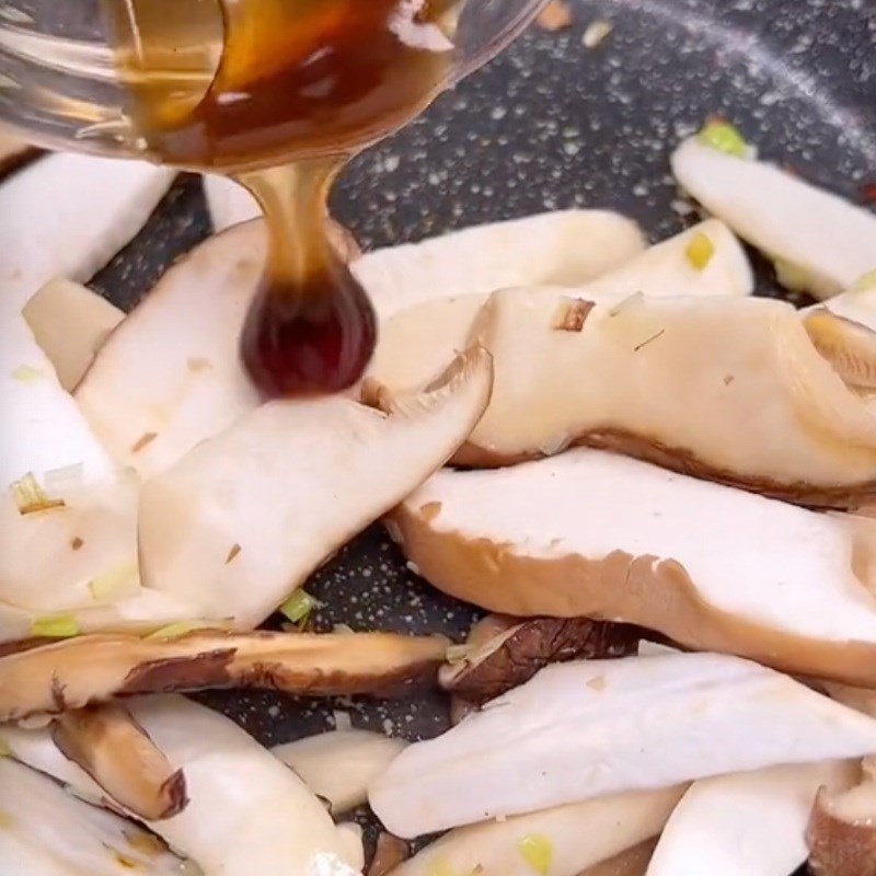 Step 3 Sautéing mushrooms Banana flower salad mixed with chicken thigh mushrooms