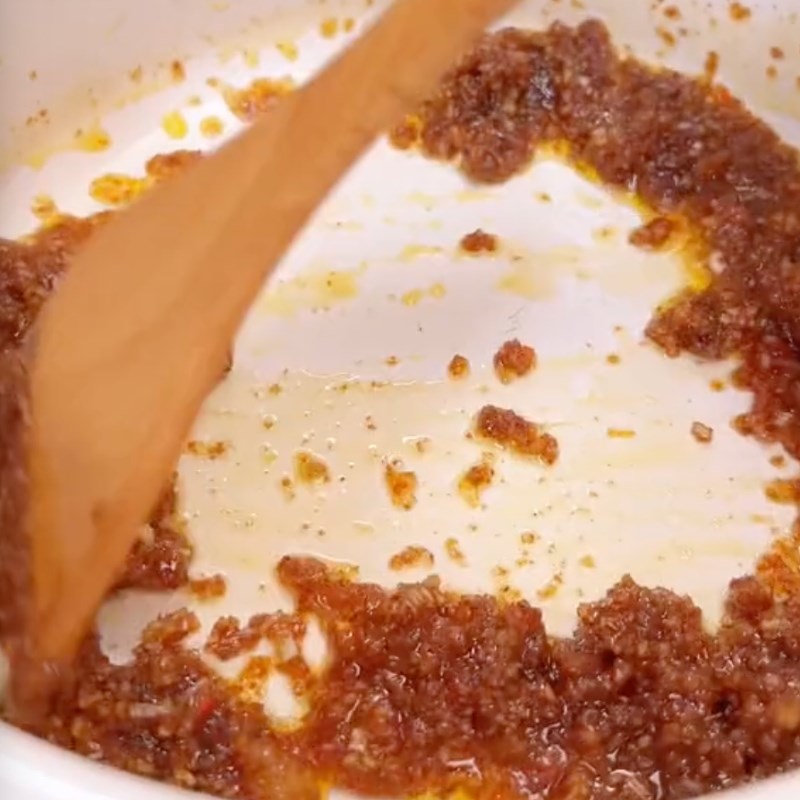 Bước 3 Xào nguyên liệu Bún gỏi già chay (Công thức được chia sẻ bởi Tiktok Bếp chay XANH)