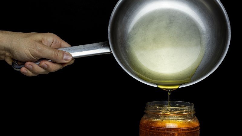 Cách nhận biết dầu ăn có bị ôi hay không?