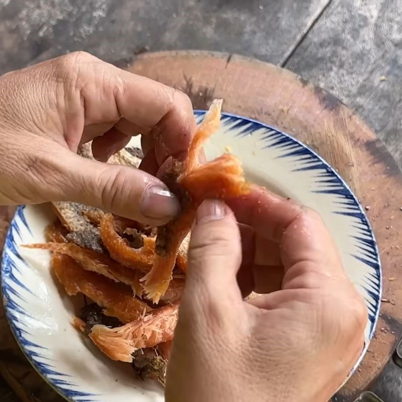 Bước 3 Sơ chế khô cá lóc Gỏi đọt choại khô cá lóc tôm