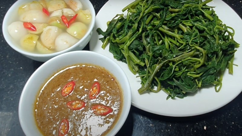 Tương Bần chấm rau muống luộc