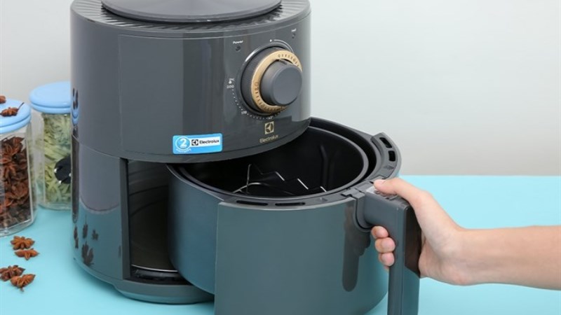 Nồi chi&ecirc;n kh&ocirc;ng dầu Electrolux E6AF1-220K 3 l&iacute;t