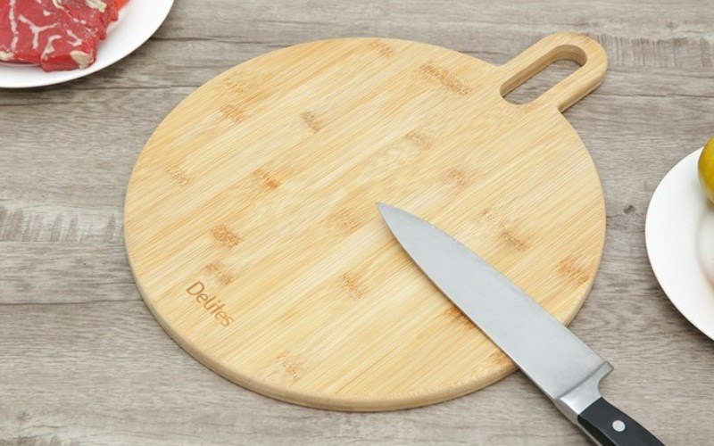 Thớt tre th&aacute;i tr&ograve;n 32 cm Delites BG21022