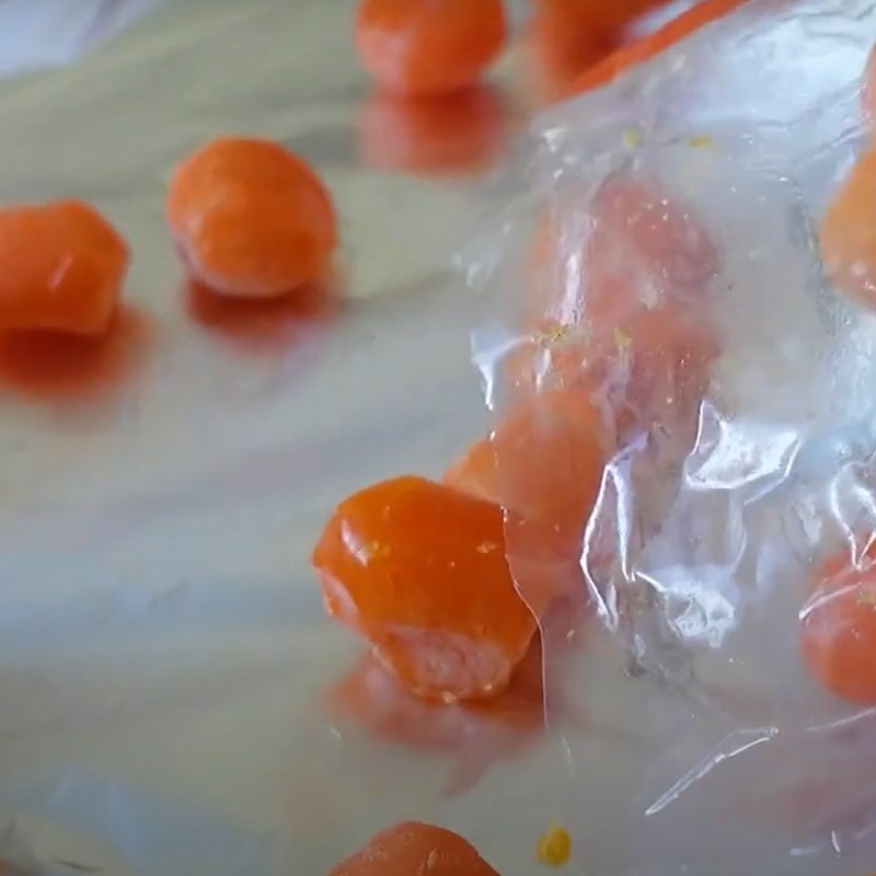 Bước 1 Làm nhân trứng muối Bánh trung thu mochi khoai môn trứng muối