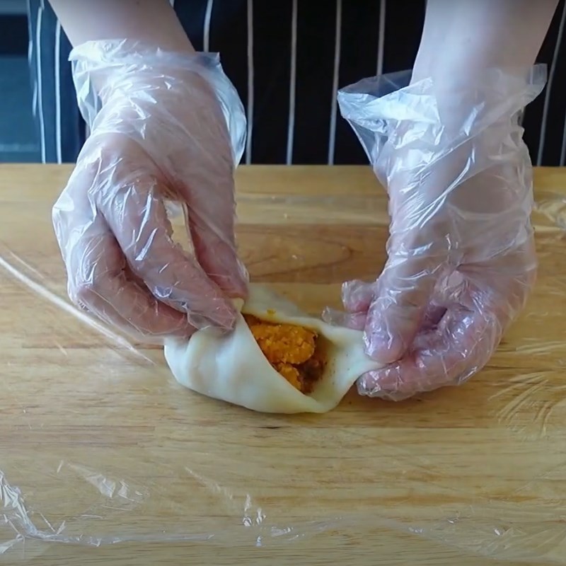 Bước 5 Tạo hình viên nhân khổng lồ Bánh trung thu mochi khoai môn trứng muối