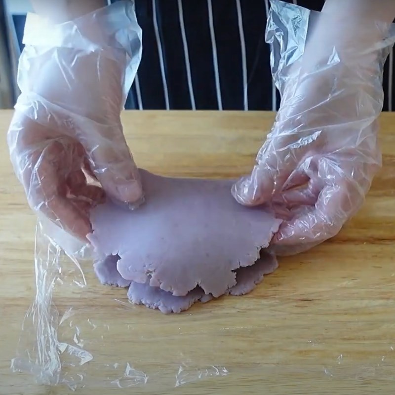 Bước 5 Tạo hình viên nhân khổng lồ Bánh trung thu mochi khoai môn trứng muối
