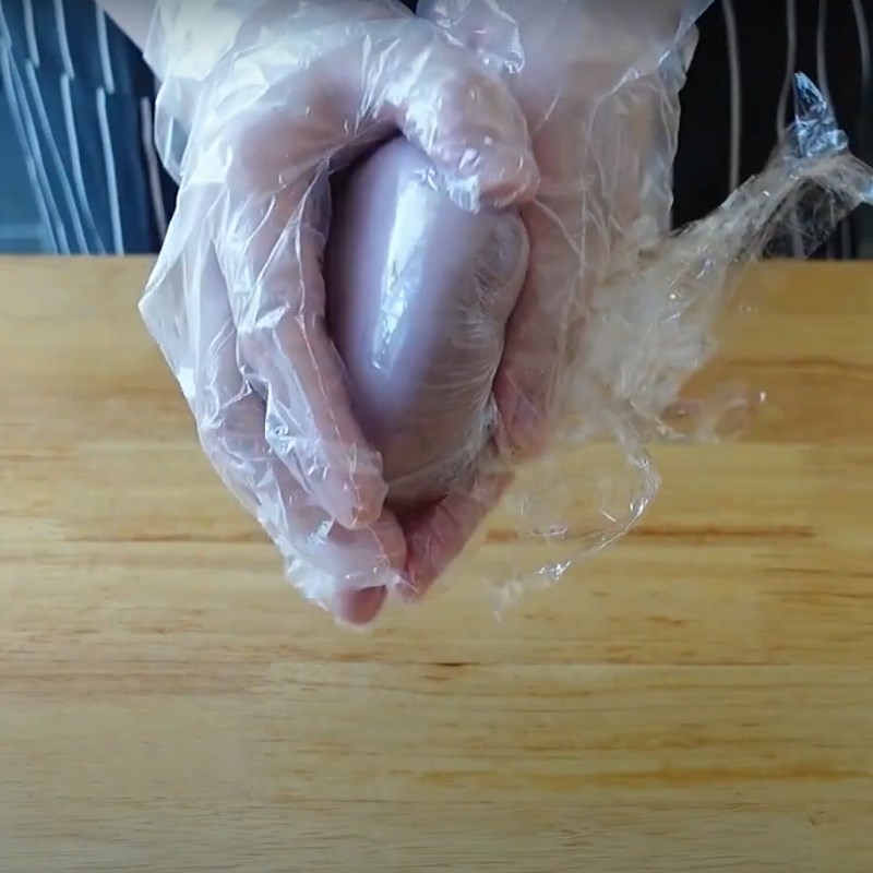 Bước 5 Tạo hình viên nhân khổng lồ Bánh trung thu mochi khoai môn trứng muối