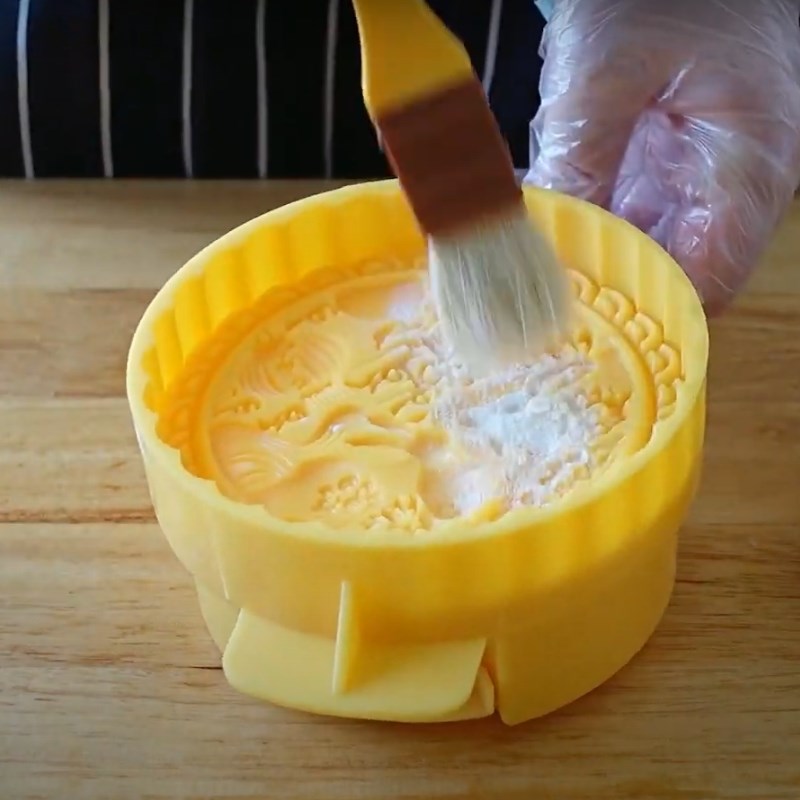 Bước 6 Tạo hình bánh trung thu Bánh trung thu mochi khoai môn trứng muối