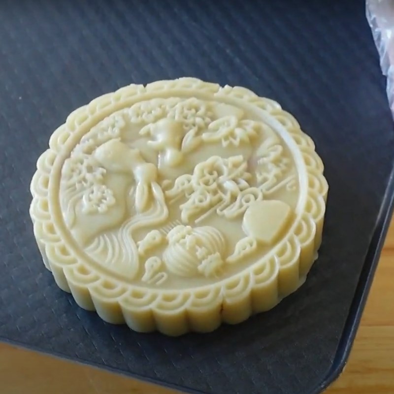 Bước 6 Tạo hình bánh trung thu Bánh trung thu mochi khoai môn trứng muối