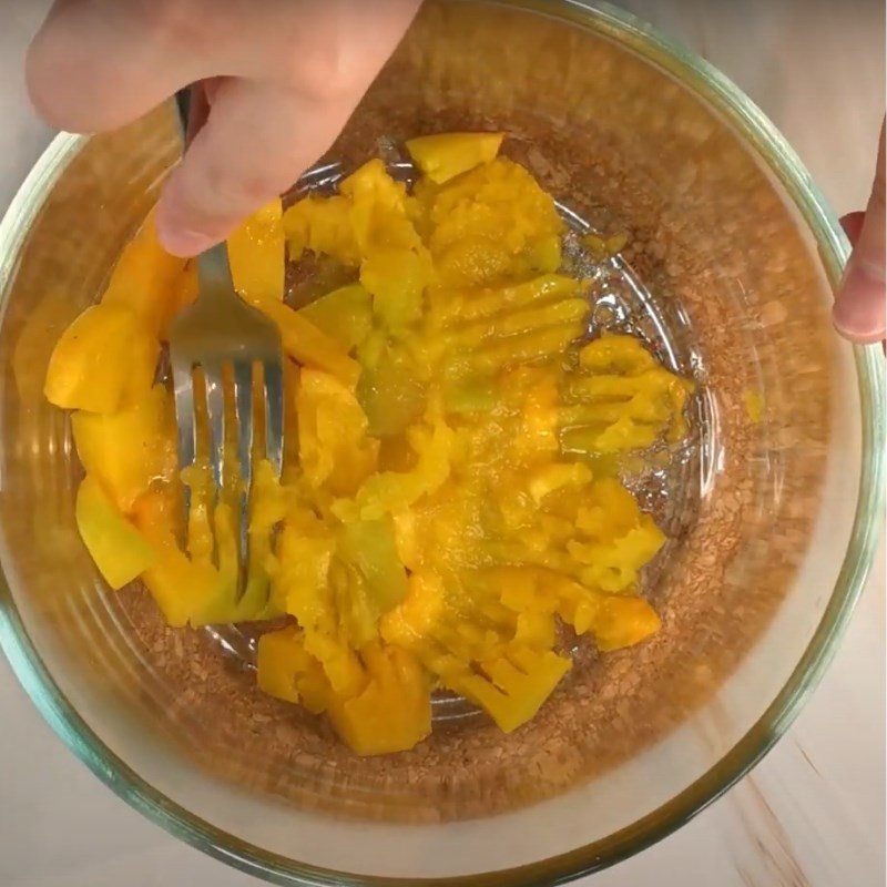 Bước 1 Hấp bí đỏ Bánh bò bông bí đỏ