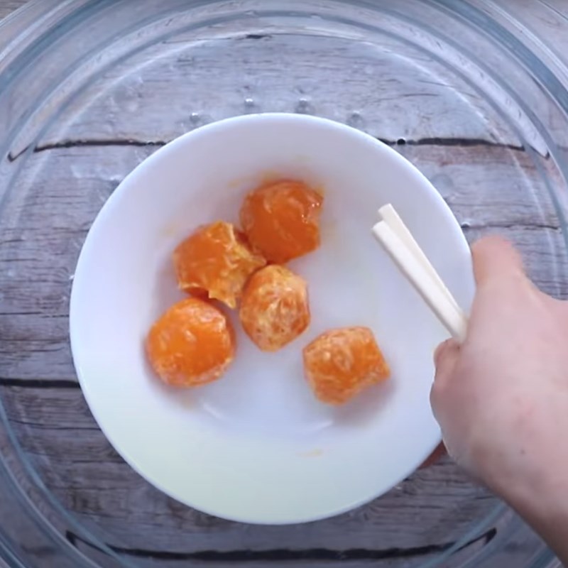 Bước 1 Hấp trứng muối Bánh trung thu dẻo nhân lava sữa trứng phô mai vị dừa