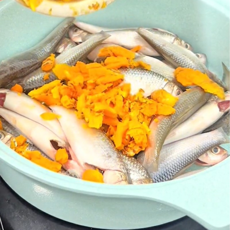 Bước 2 Kho cá Cá linh kho nghệ