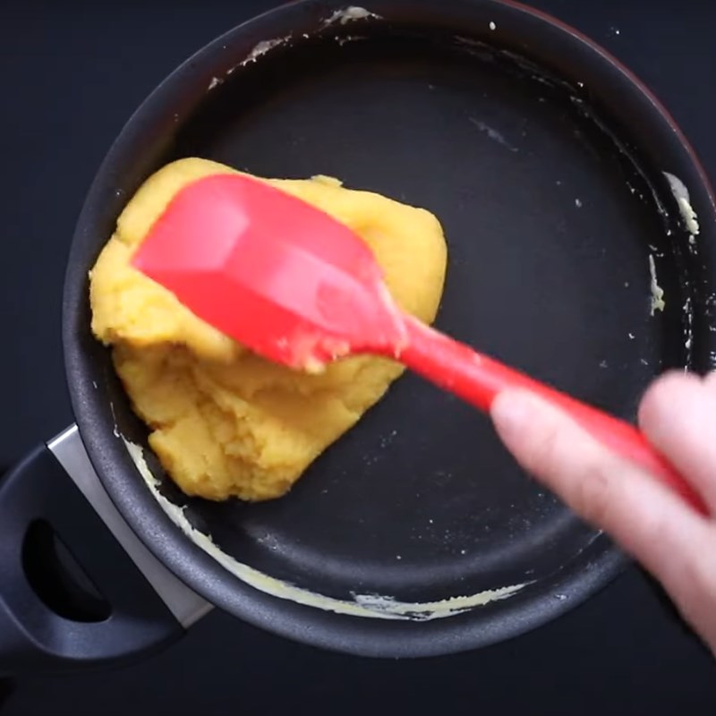 Bước 4 Làm nhân custard Bánh trung thu dẻo nhân lava sữa trứng phô mai vị dừa