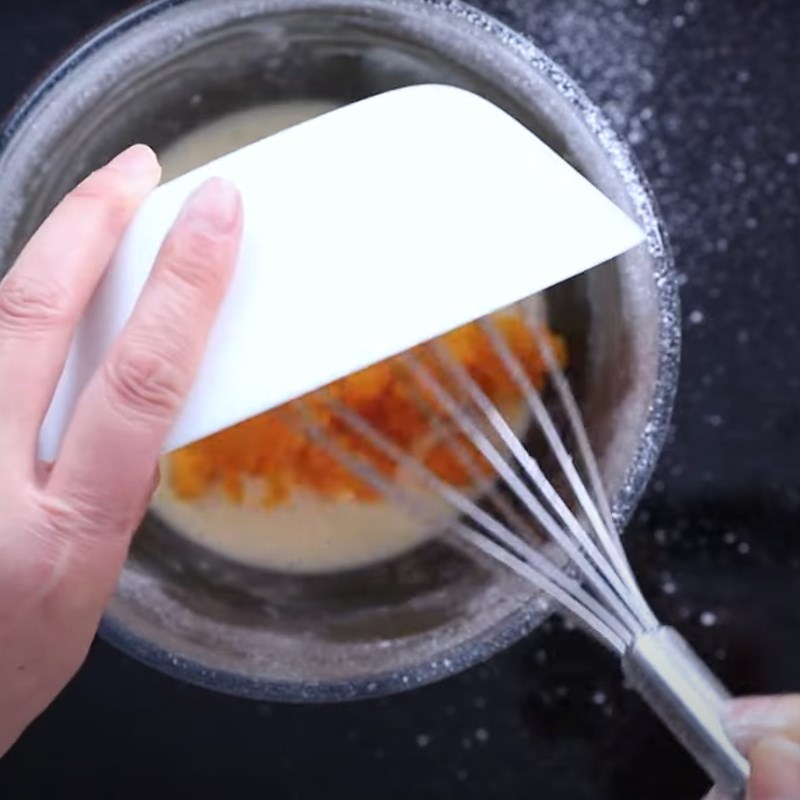 Bước 4 Làm nhân custard Bánh trung thu dẻo nhân lava sữa trứng phô mai vị dừa