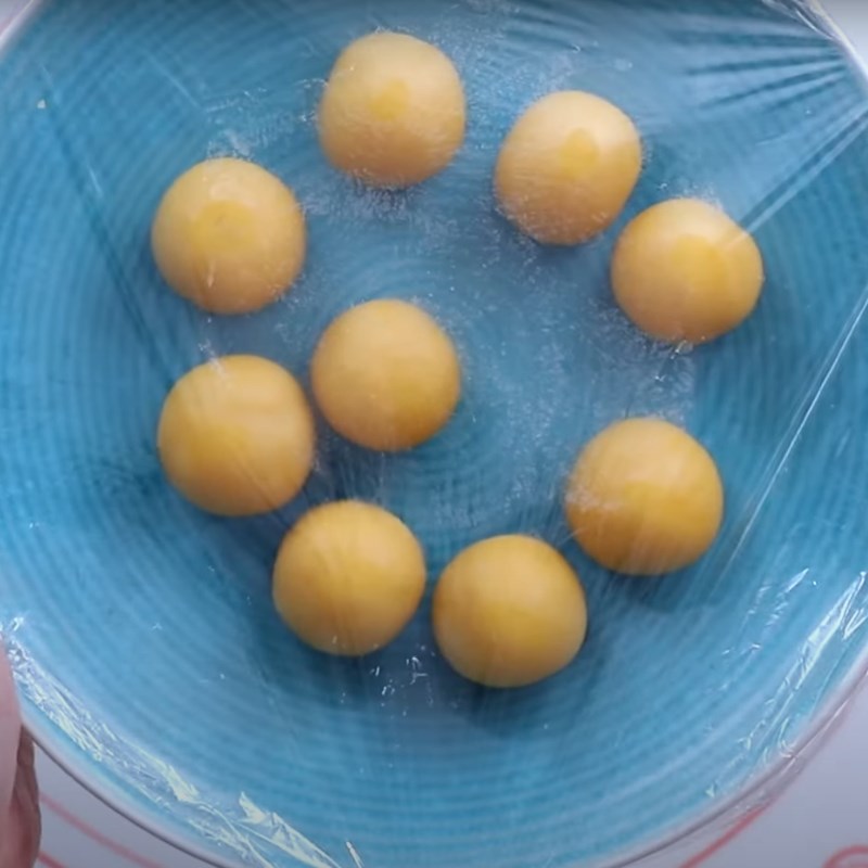 Bước 4 Làm nhân custard Bánh trung thu dẻo nhân lava sữa trứng phô mai vị dừa