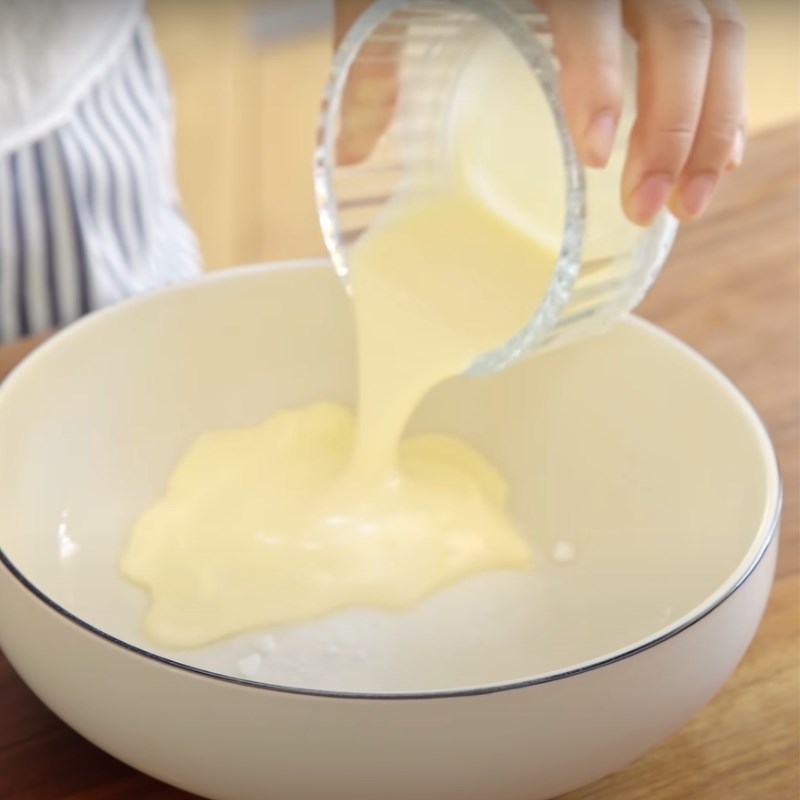 Bước 1 Làm nhân trứng chảy Bánh trung thu lava nhân trứng chảy