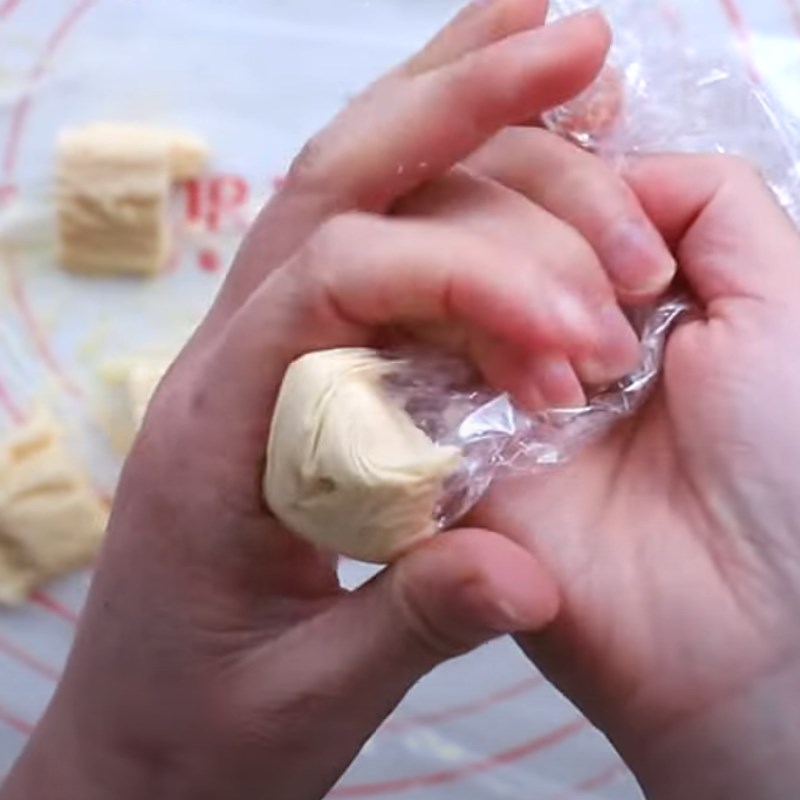 Bước 2 Làm nhân trứng sữa phô mai tan chảy Bánh trung thu dẻo nhân lava sữa trứng phô mai vị dừa