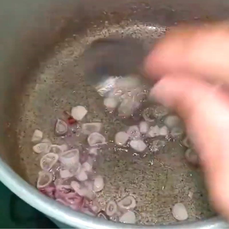 Bước 3 Nấu nước canh Canh chua cá hố tươi nấu thơm