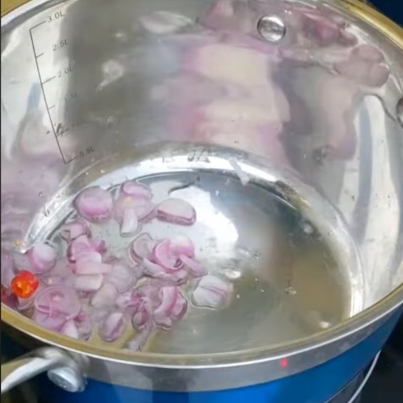 Bước 3 Nấu nước canh Khô cá hố nấu canh chua