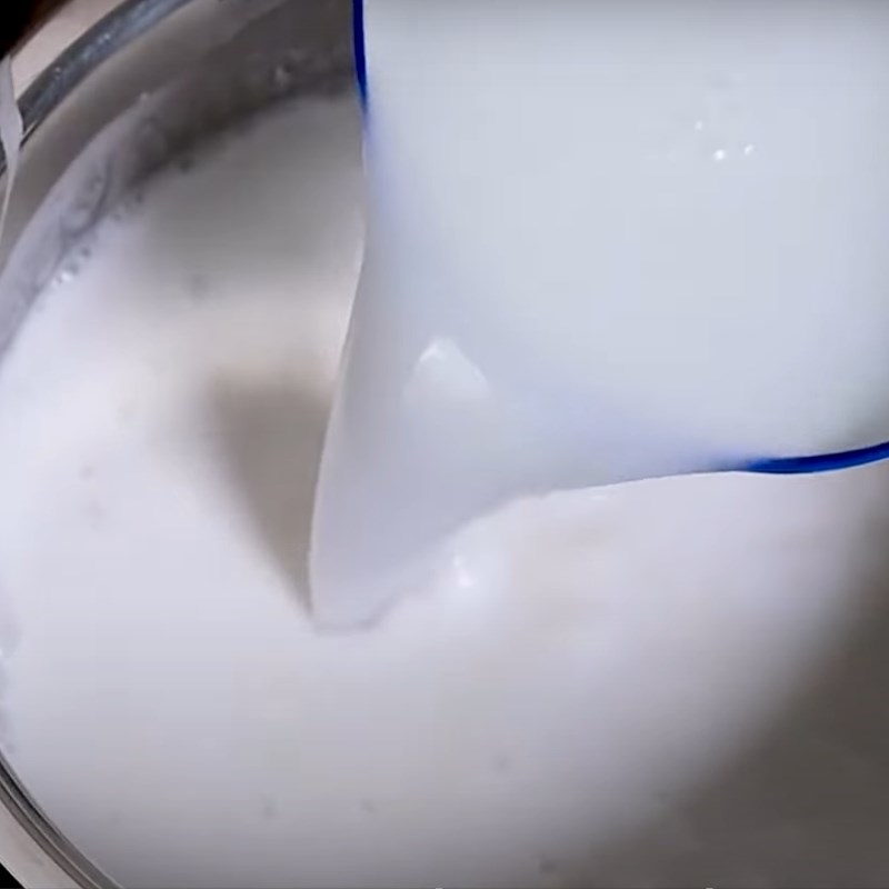 Bước 1 Nấu nước cốt dừa Nước cốt dừa béo ngậy