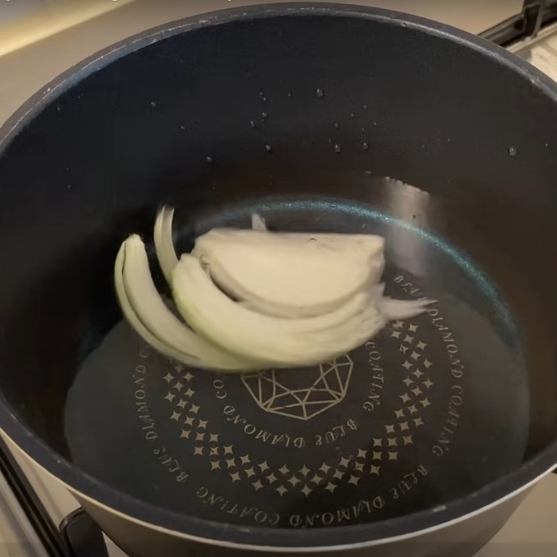 Bước 2 Nấu súp miso cà chua Súp miso cà chua