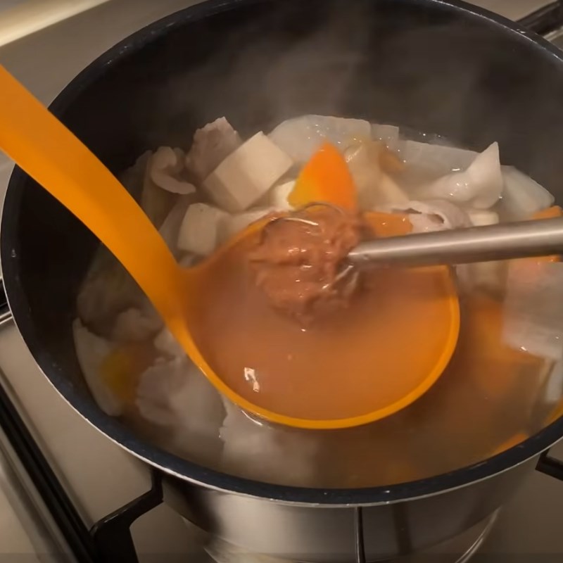 Bước 2 Nấu súp miso thịt heo Súp miso thịt heo (súp Tonjiru)