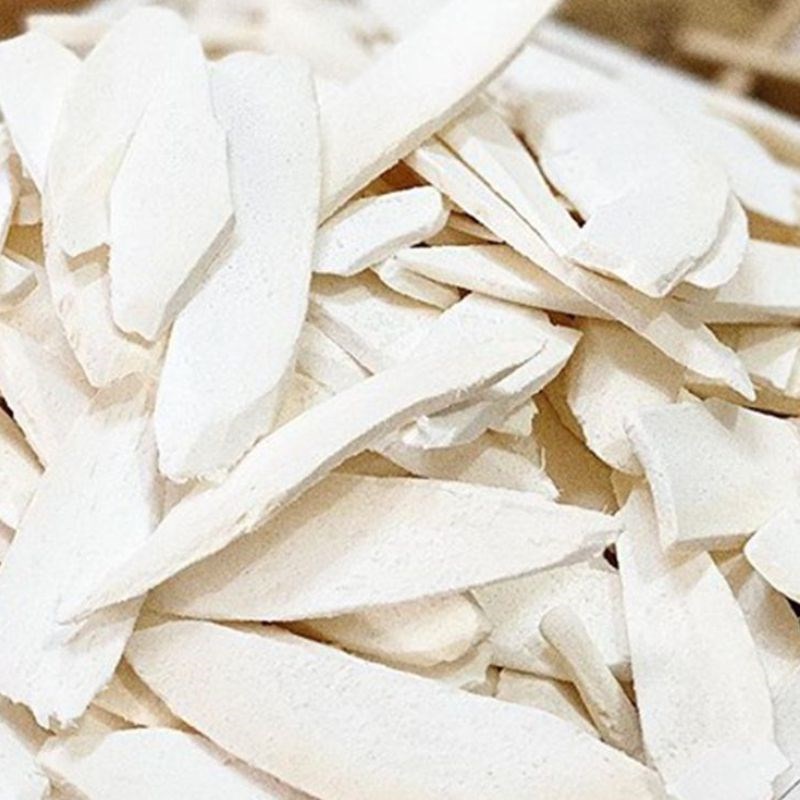 Bước 1 Ngâm táo, hạt sen và nấm hương Canh củ sen táo đỏ