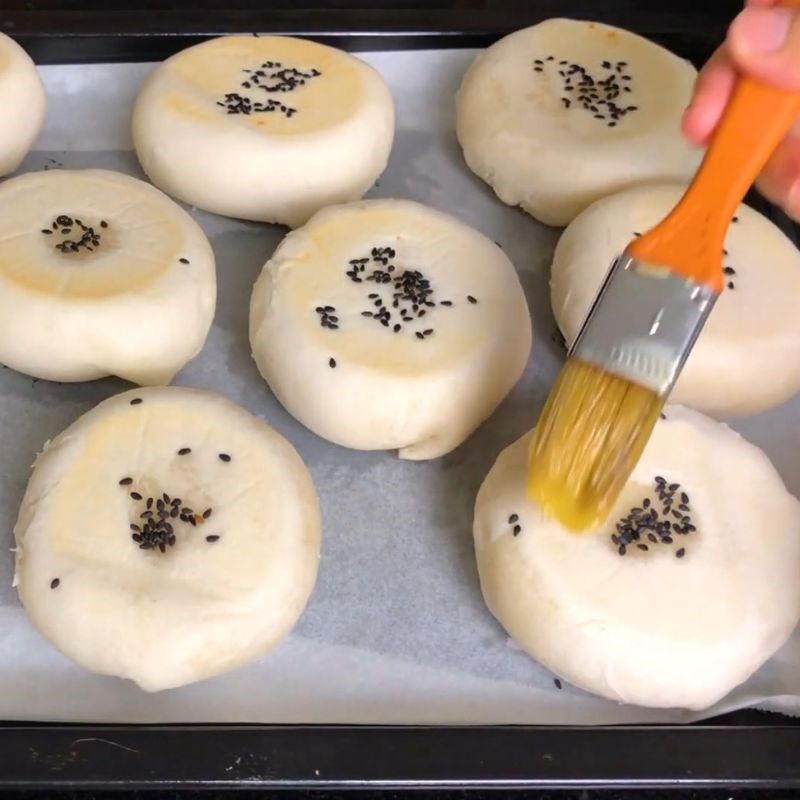 Bước 16 Quét trứng gà lên mặt bánh Bánh pía trứng muối