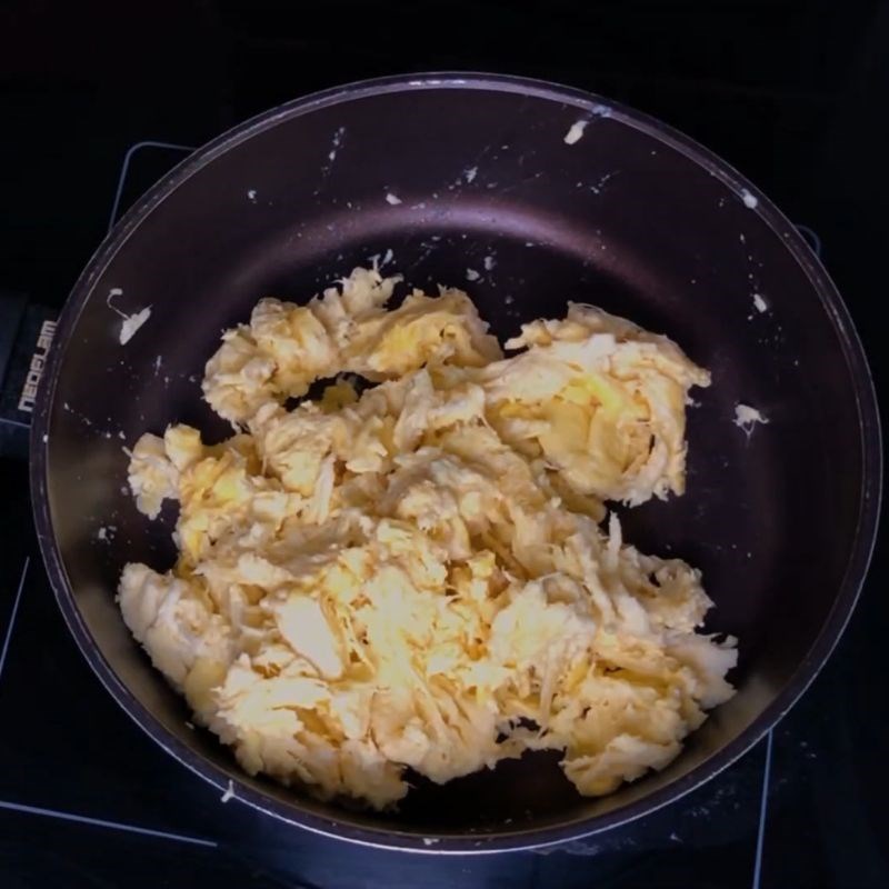 Bước 6 Sên sầu riêng Bánh pía trứng muối