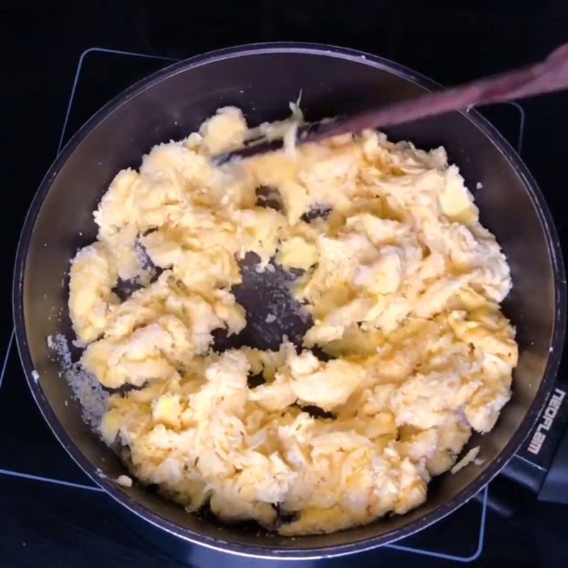 Bước 6 Sên sầu riêng Bánh pía trứng muối